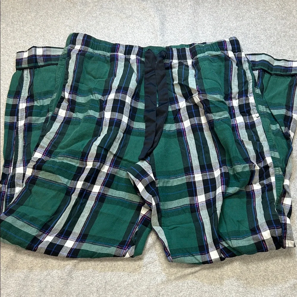 Victoria’s Secret Pajama Set with Plaid Pants - Picture 7 of 9